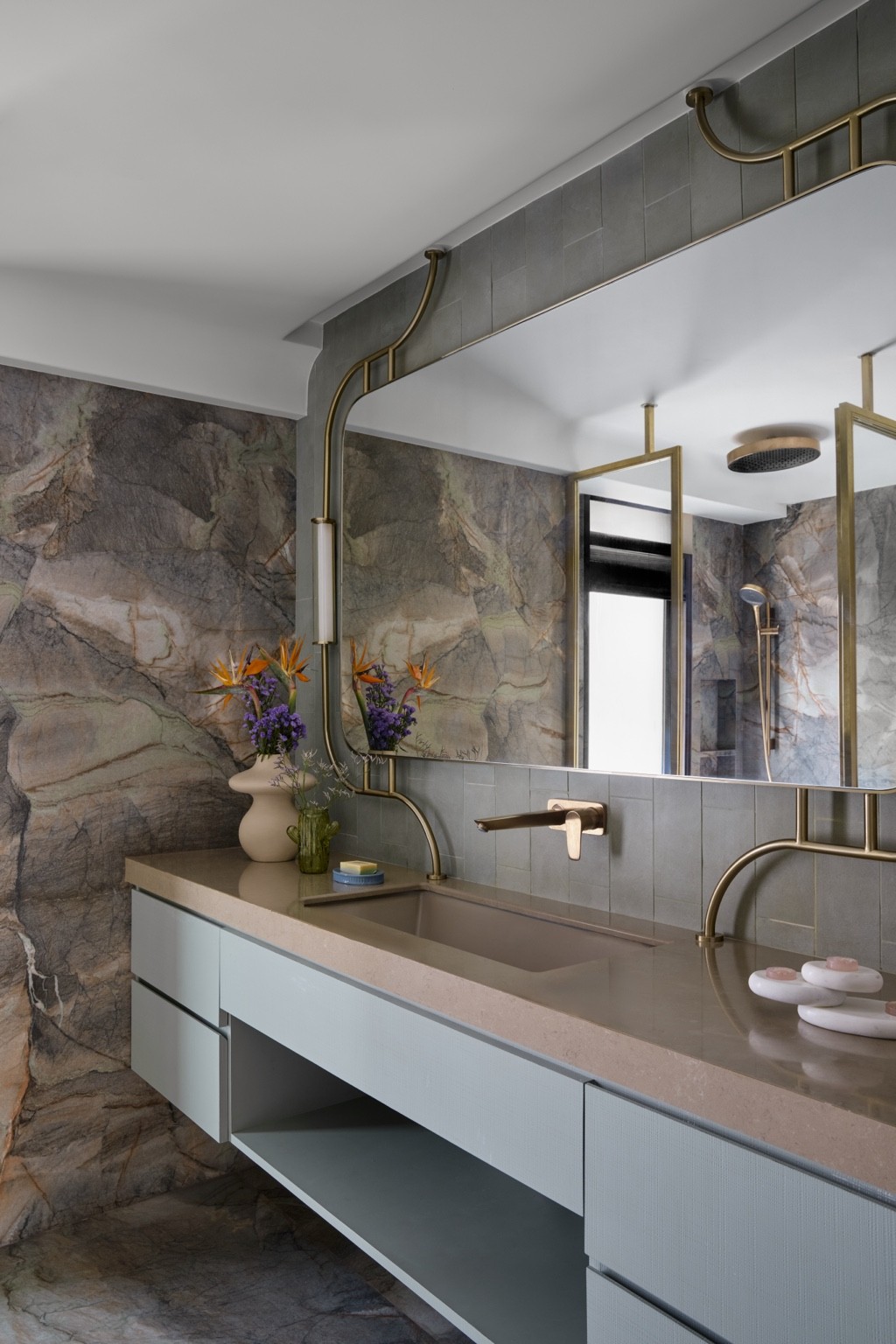 Romantic Art House — interior view 7