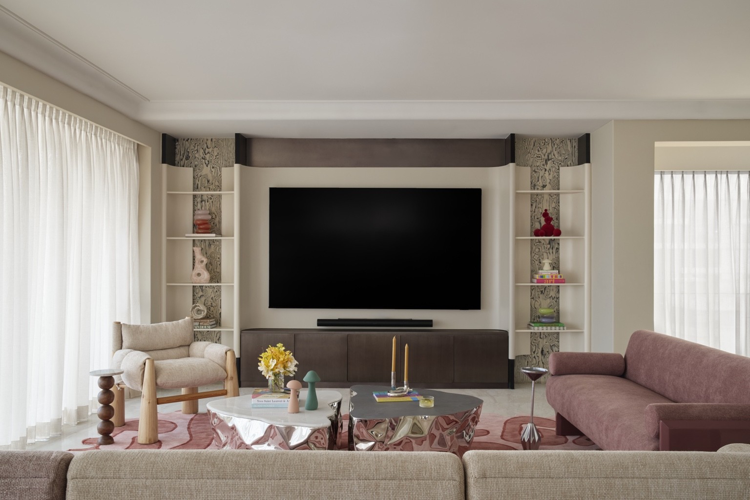 Romantic Art House — interior view 19